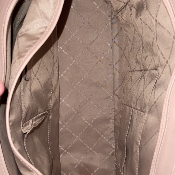 Michael Kors Purse. - Picture 2 of 5